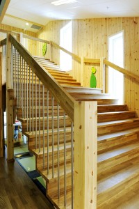 Erøyvik Trevare - Stor trapp med parkettmønster i eik